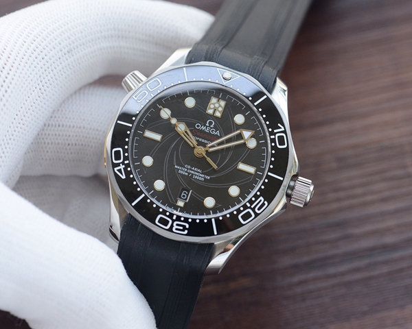 オメガ時計背面デザイン